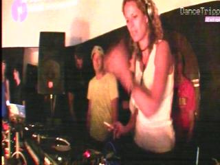 ibiza_female_dj_1a